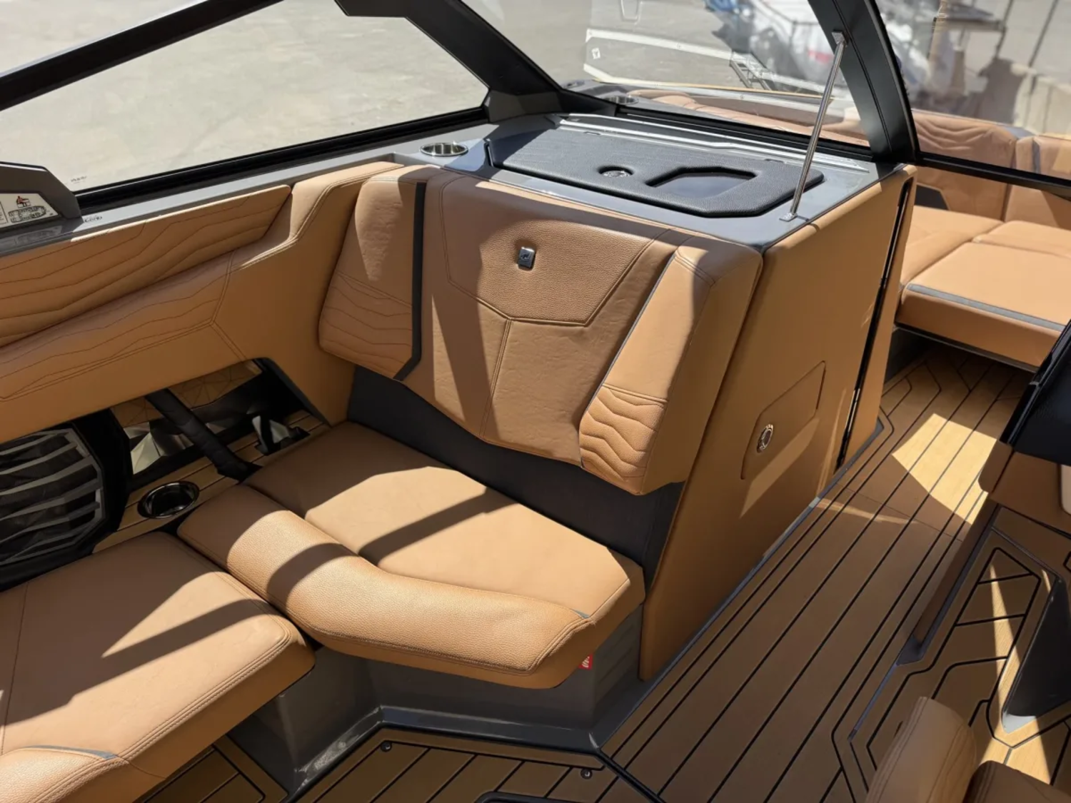 Nautique G23 New  0 hours  trailer inclued