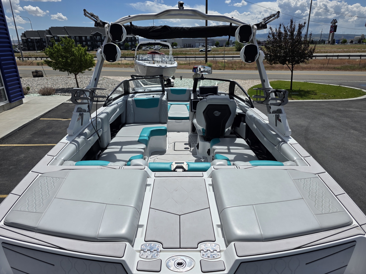 2023 Malibu M220