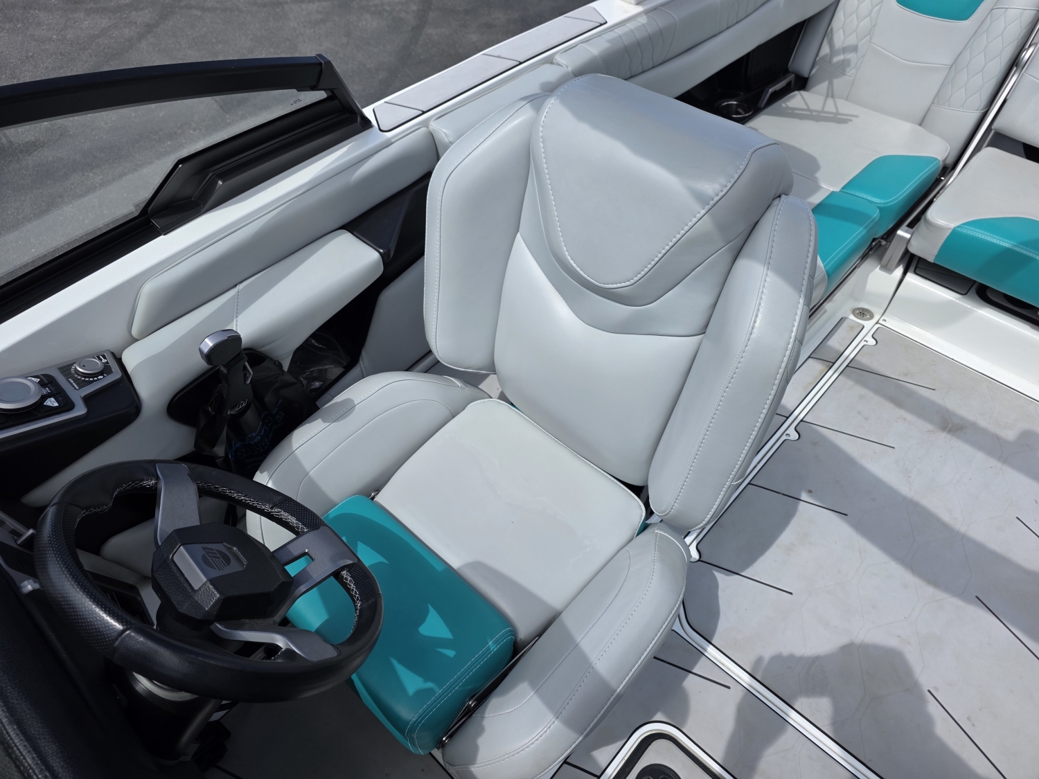 2023 Malibu M220