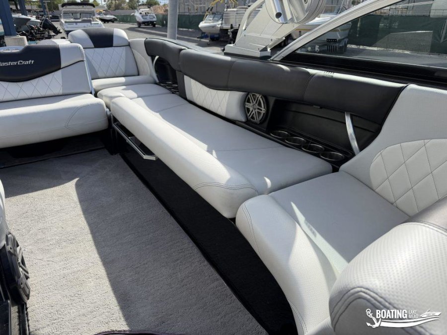 2015-mastercraft-x46-138071-image10