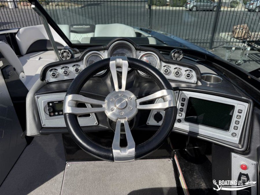 2015-mastercraft-x46-138071-image12