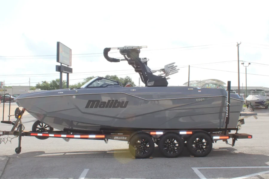 2026-malibu-m242-139116-image4.webp
