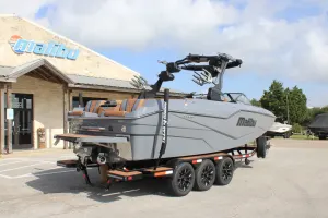 2026-malibu-m242-139116-image6.webp