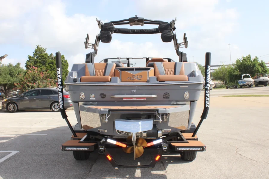 2026-malibu-m242-139116-image7.webp