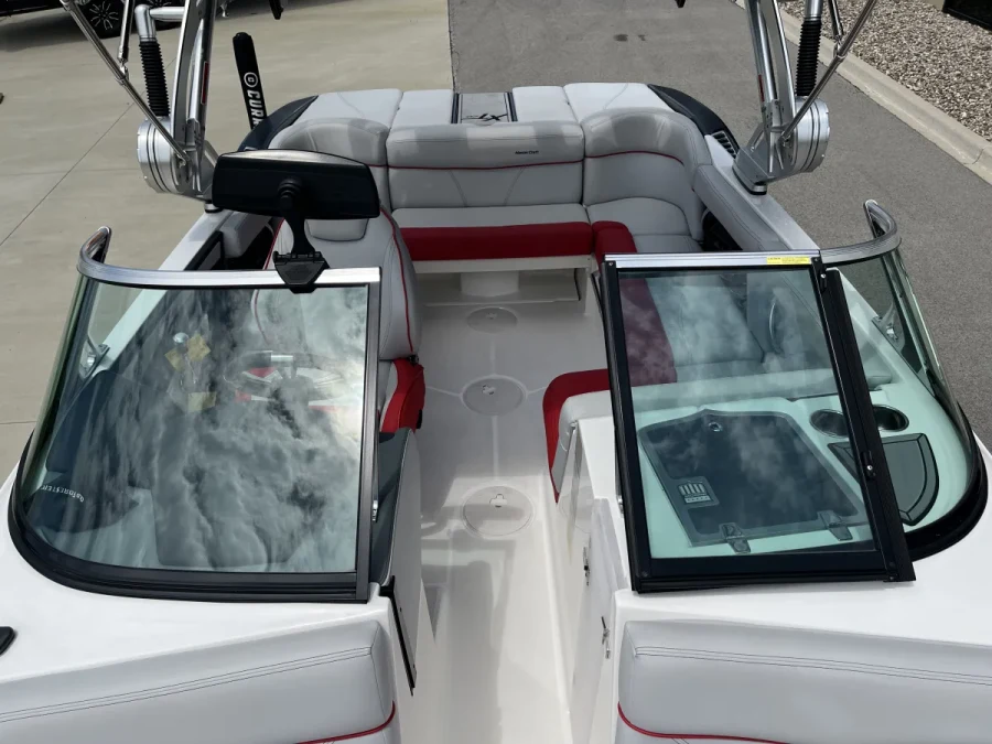2019-mastercraft-xt20-140053-image12.webp