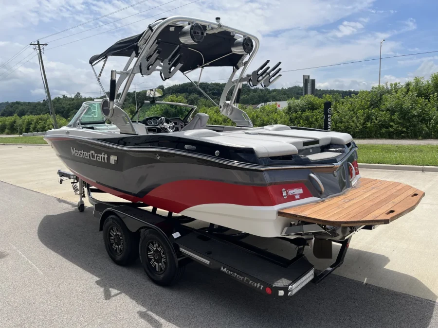 2019-mastercraft-xt20-140053-image3.webp