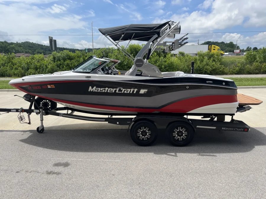 2019-mastercraft-xt20-140053-image6.webp