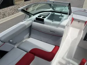 2019-mastercraft-xt20-140053-image7.webp
