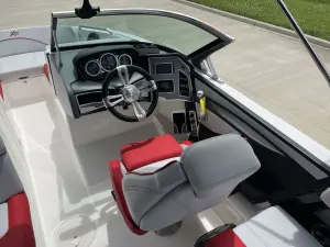 2019-mastercraft-xt20-140053-image8.webp