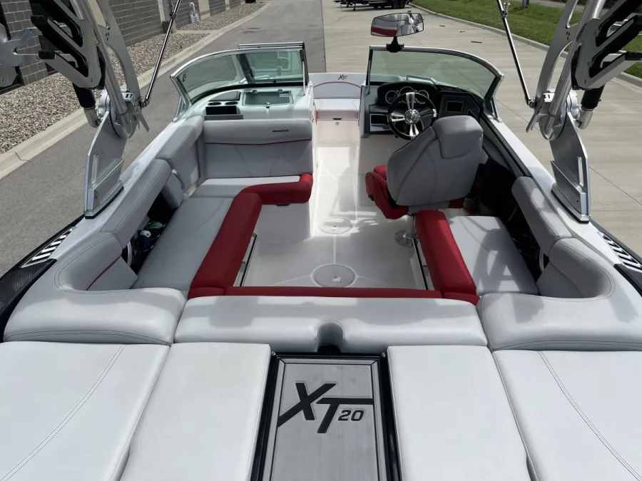 2019-mastercraft-xt20-140053-image9.webp