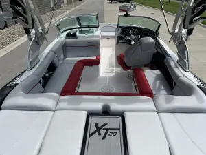 2019-mastercraft-xt20-140053-image9.webp