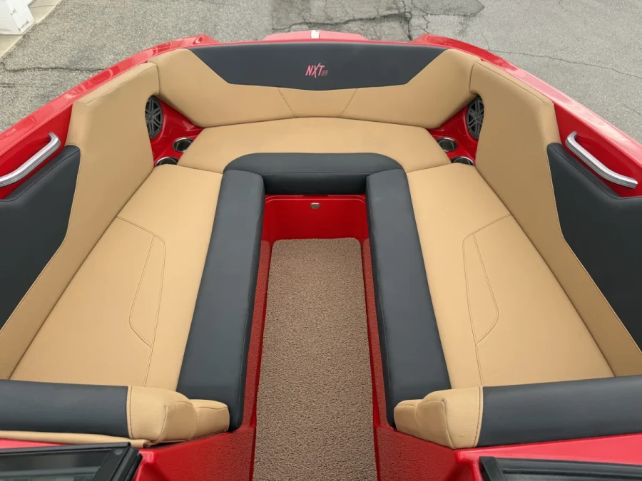 2021-mastercraft-nxt24-140075-image11.webp