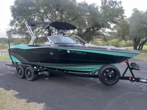 2018-mastercraft-xt23-140086-image1.webp