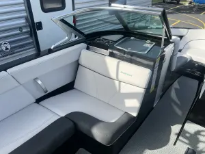 2018-mastercraft-xt23-140086-image13.webp