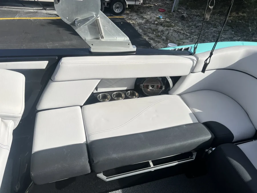 2018-mastercraft-xt23-140086-image17.webp
