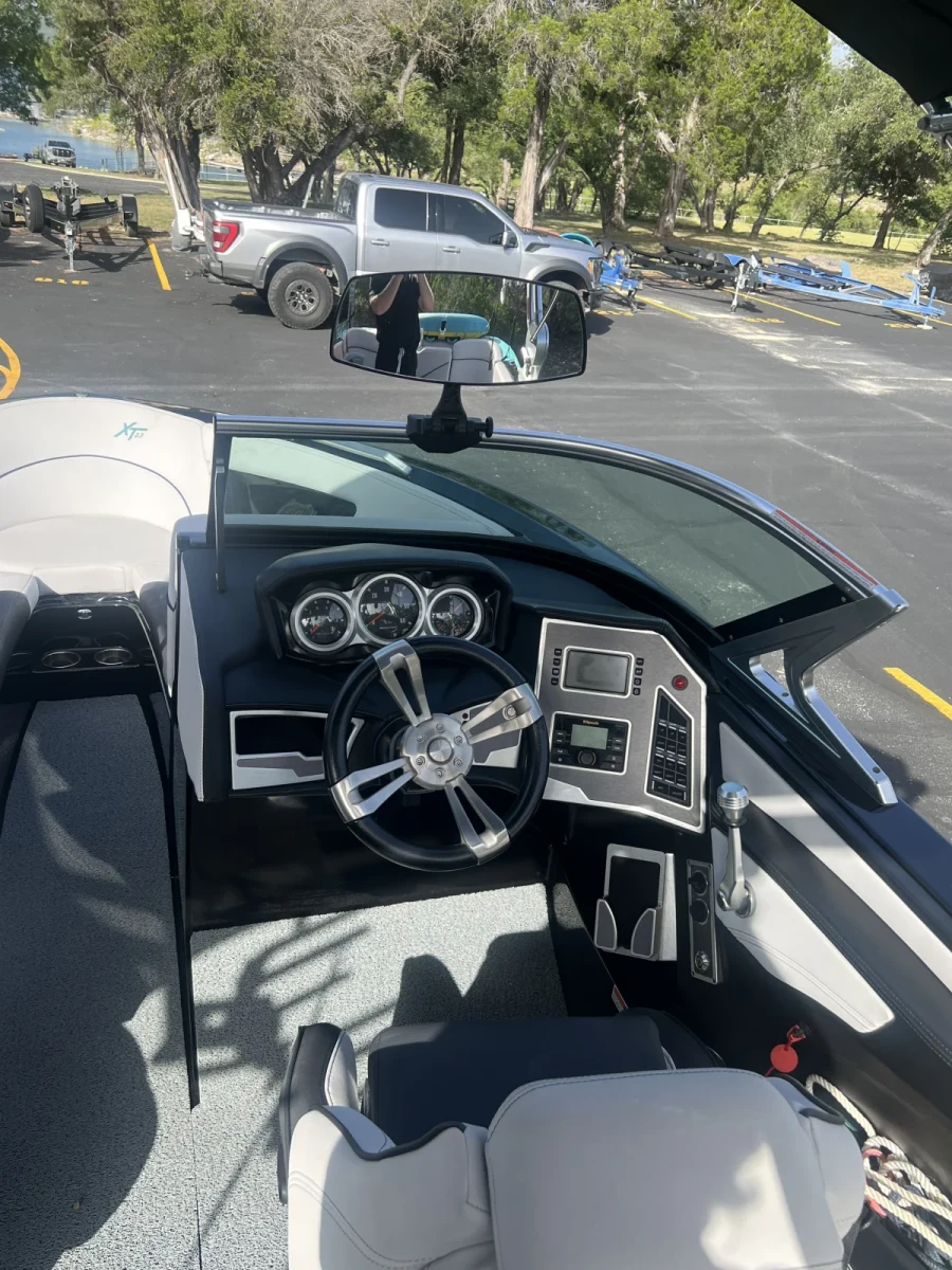 2018-mastercraft-xt23-140086-image4.webp