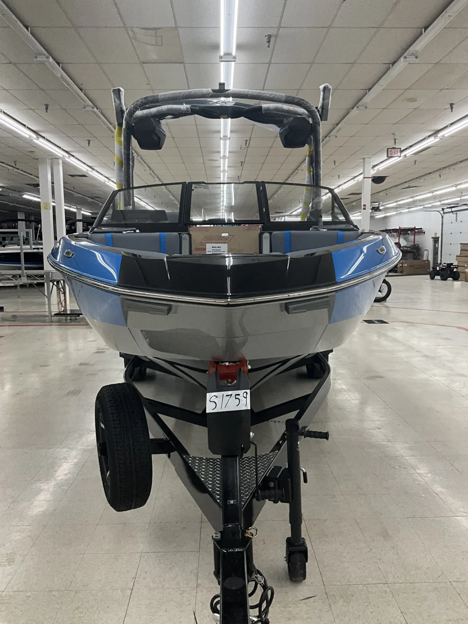 2026 MALIBU 23 LSV with M6DI and trailer