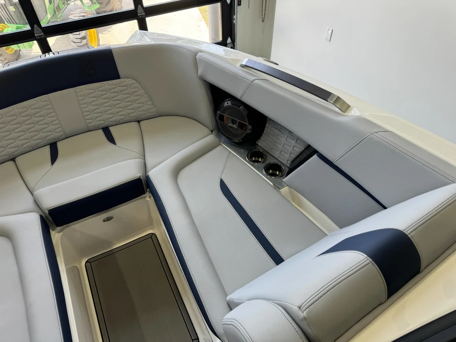 2022-mastercraft-x24-140103-image19