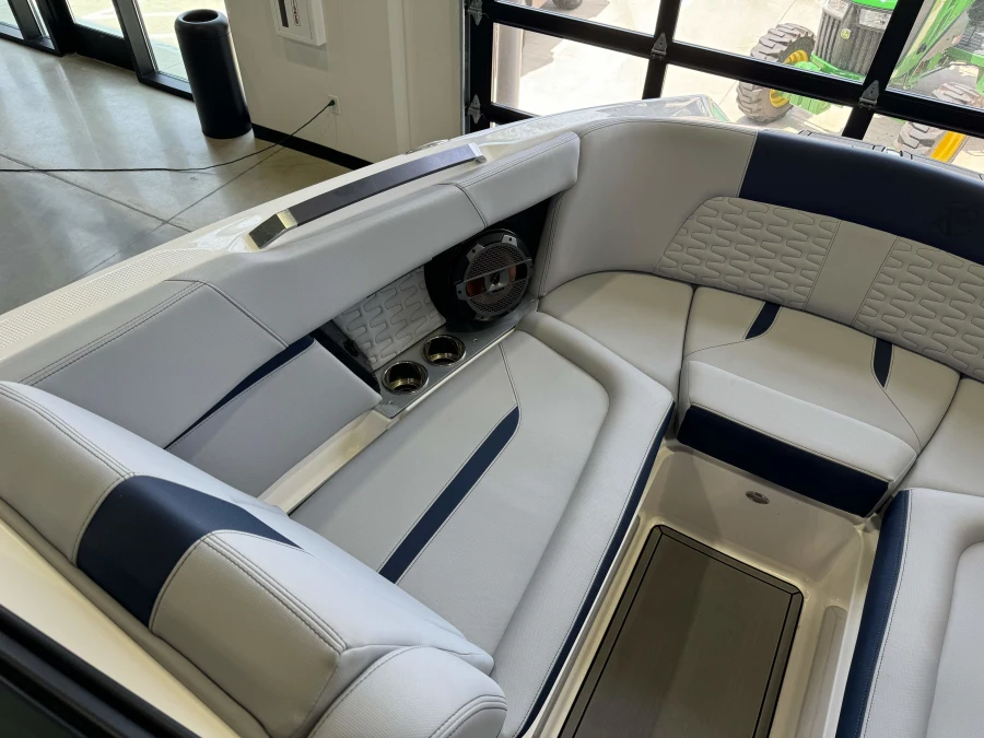 2022-mastercraft-x24-140103-image20
