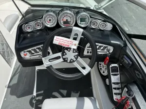 2011-mastercraft-x2-140126-image14