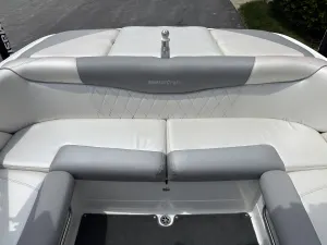 2011-mastercraft-x2-140126-image17