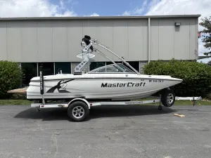 2011-mastercraft-x2-140126-image1