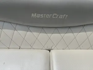 2011-mastercraft-x2-140126-image20