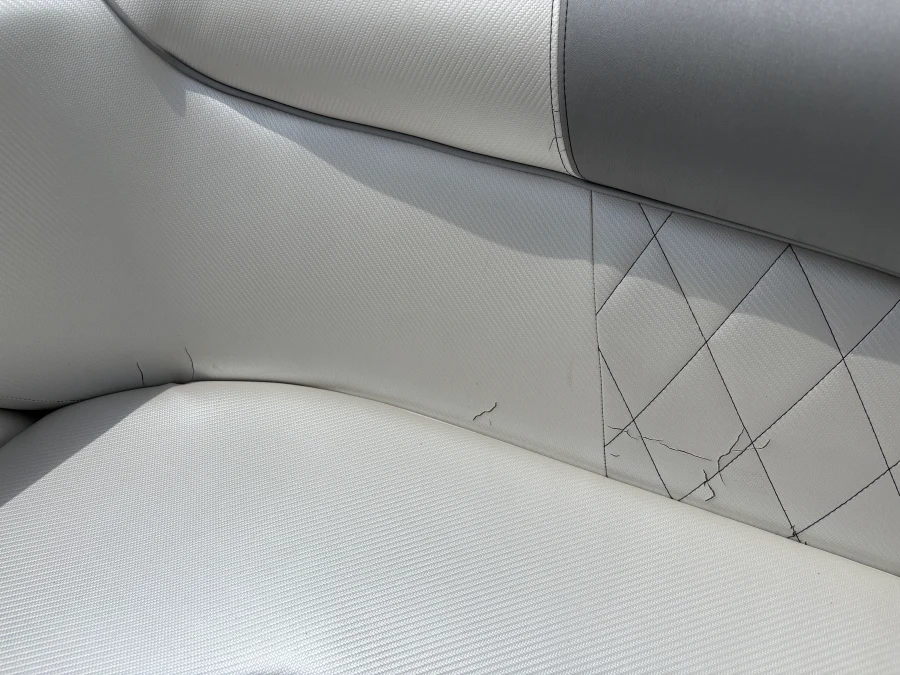 2011-mastercraft-x2-140126-image21