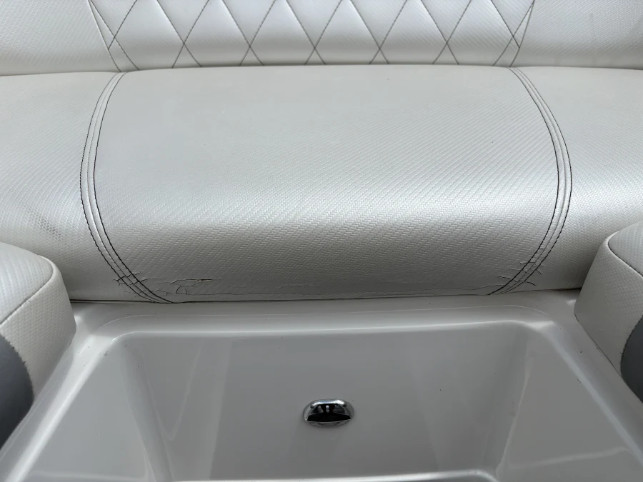 2011-mastercraft-x2-140126-image23