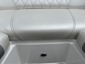 2011-mastercraft-x2-140126-image23