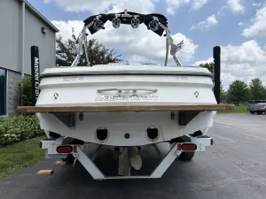 2011-mastercraft-x2-140126-image8