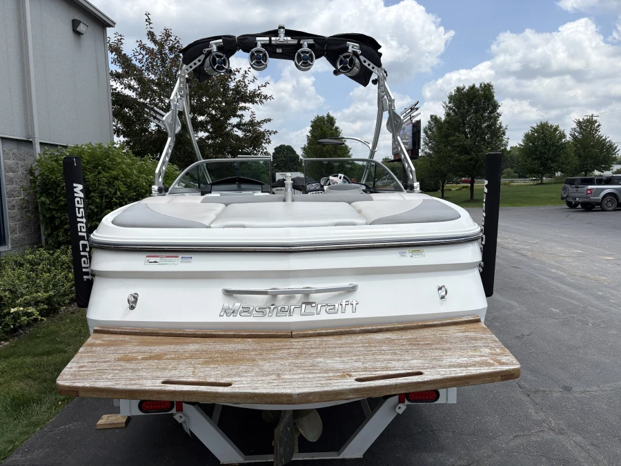2011-mastercraft-x2-140126-image9