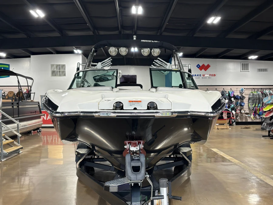 2017-mastercraft-x46-140129-image3