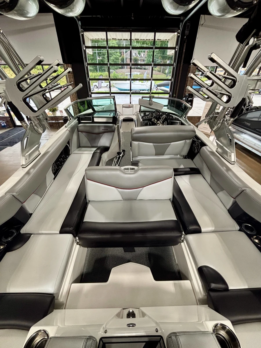 2017-mastercraft-x46-140129-image5
