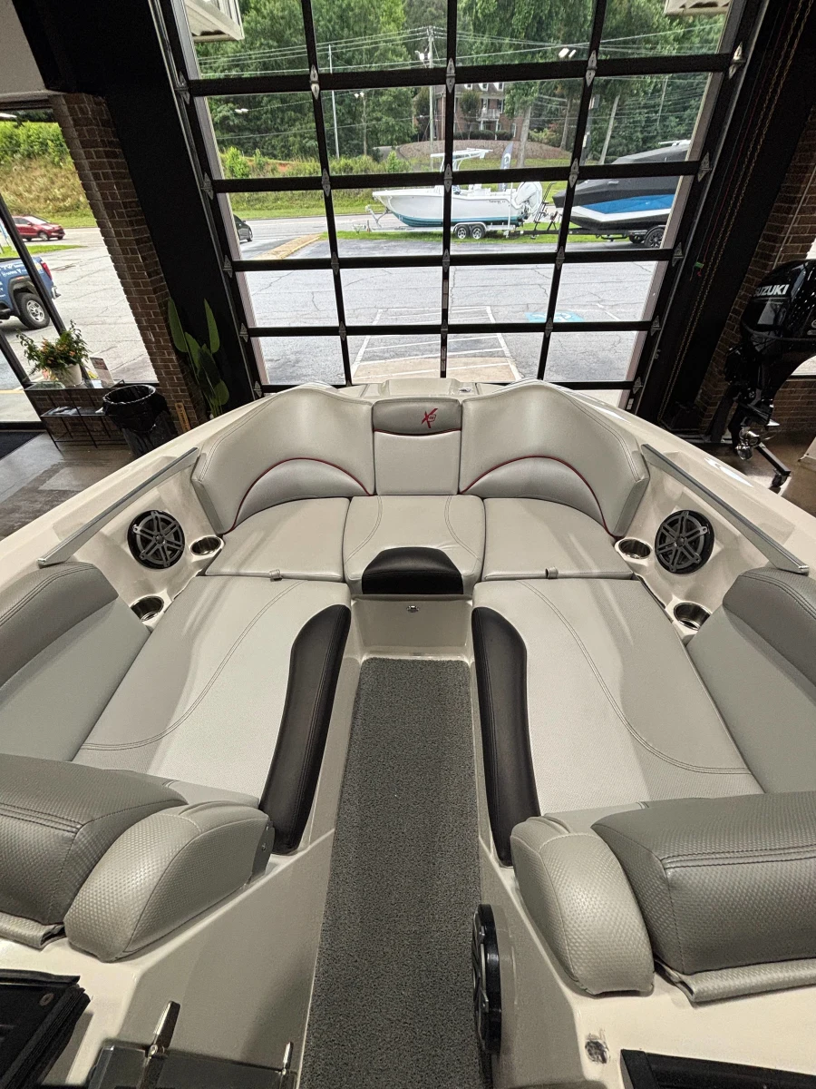 2017-mastercraft-x46-140129-image8