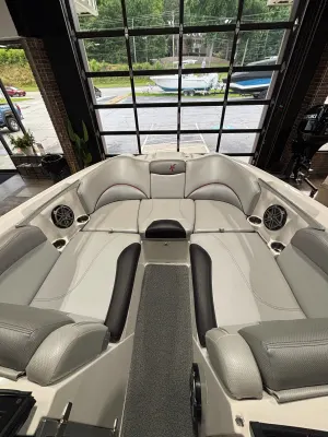 2017-mastercraft-x46-140129-image8