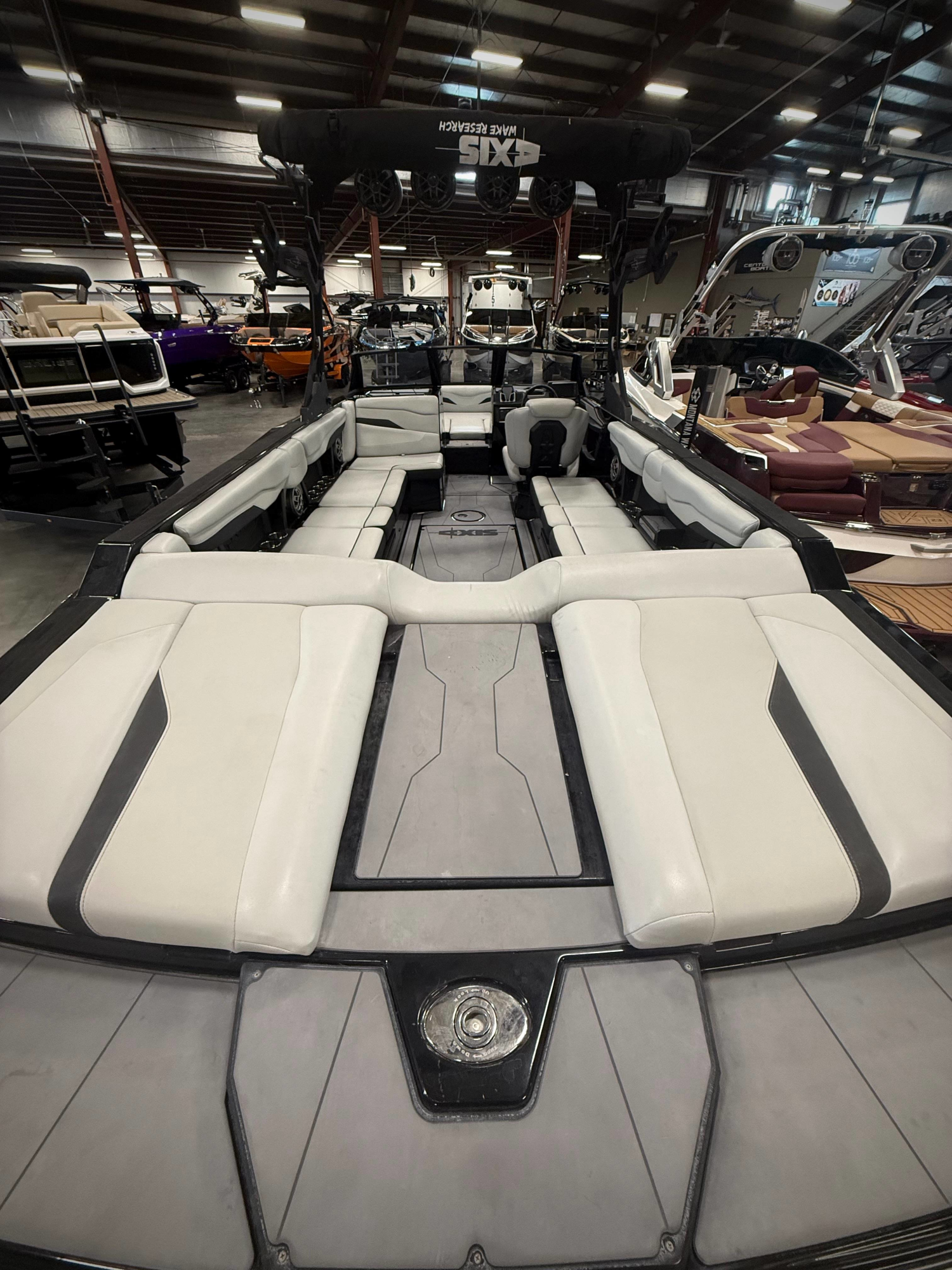 2022 Axis T-250 LT4