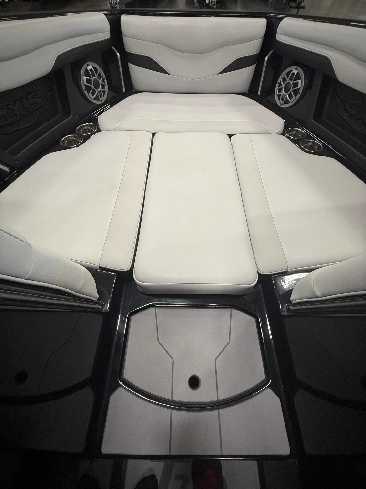 2022 Axis T-250 LT4