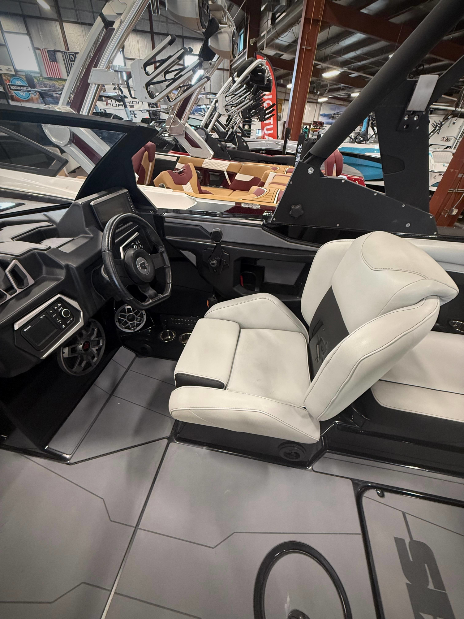 2022 Axis T-250 LT4