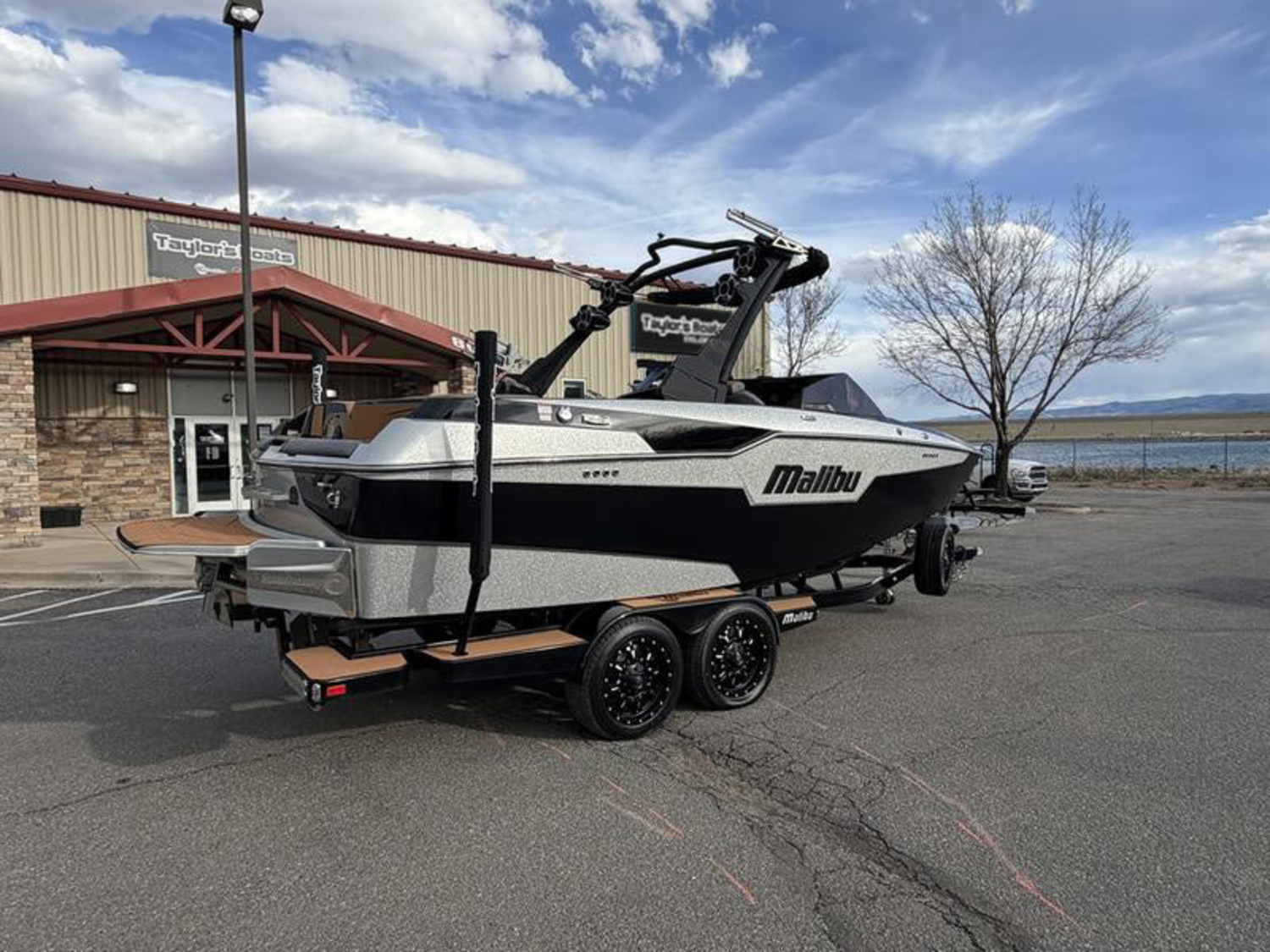 2021 Malibu Boats M220
