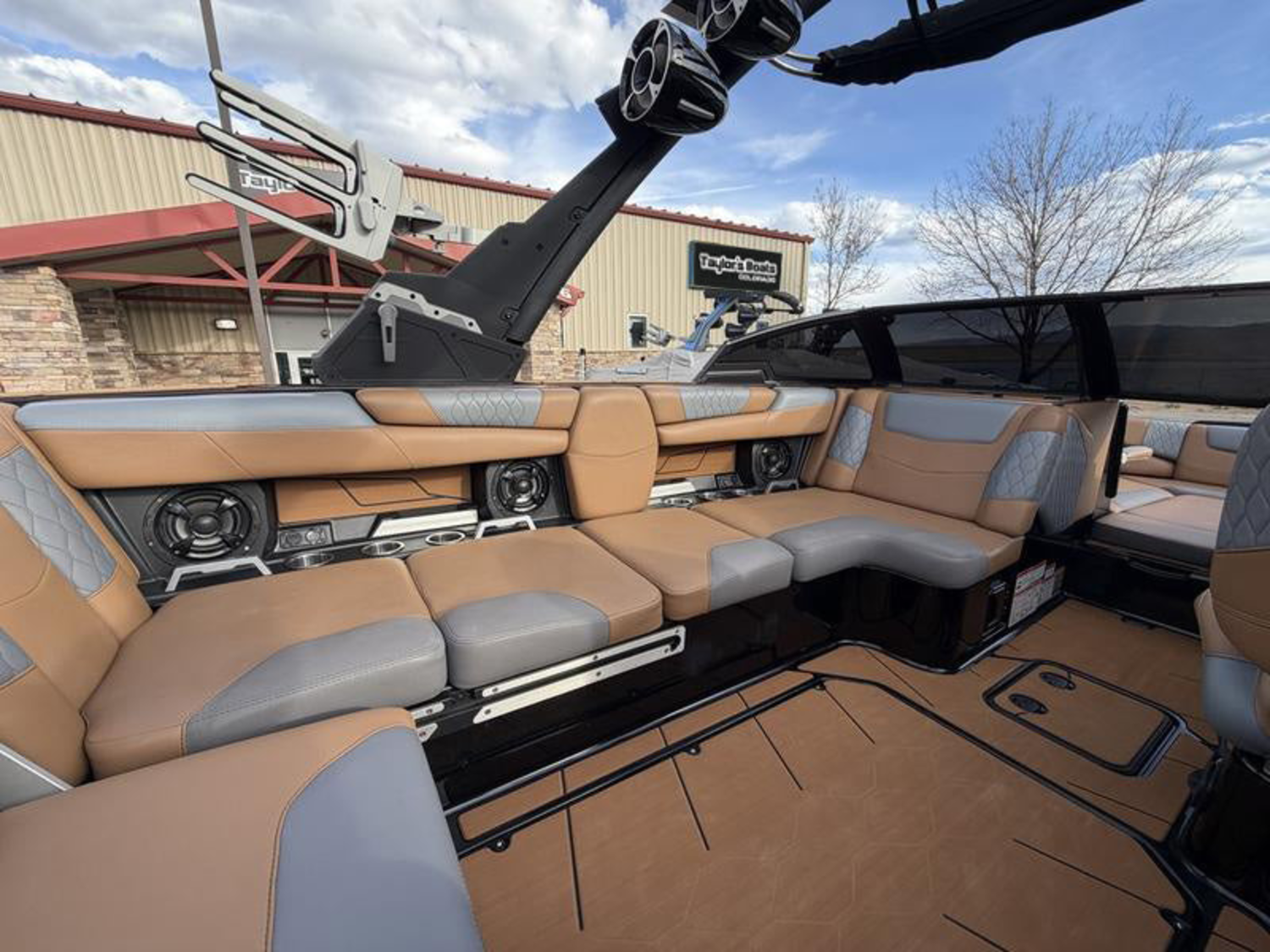 2021 Malibu Boats M220