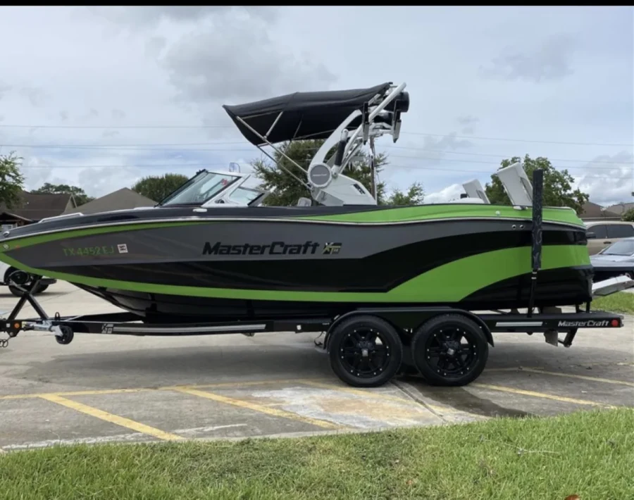 2018-mastercraft-xt22-138091-image1.webp