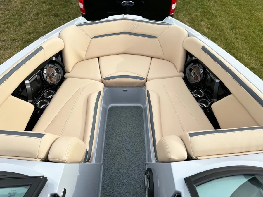 2022-mastercraft-x-star-138098-image3.webp