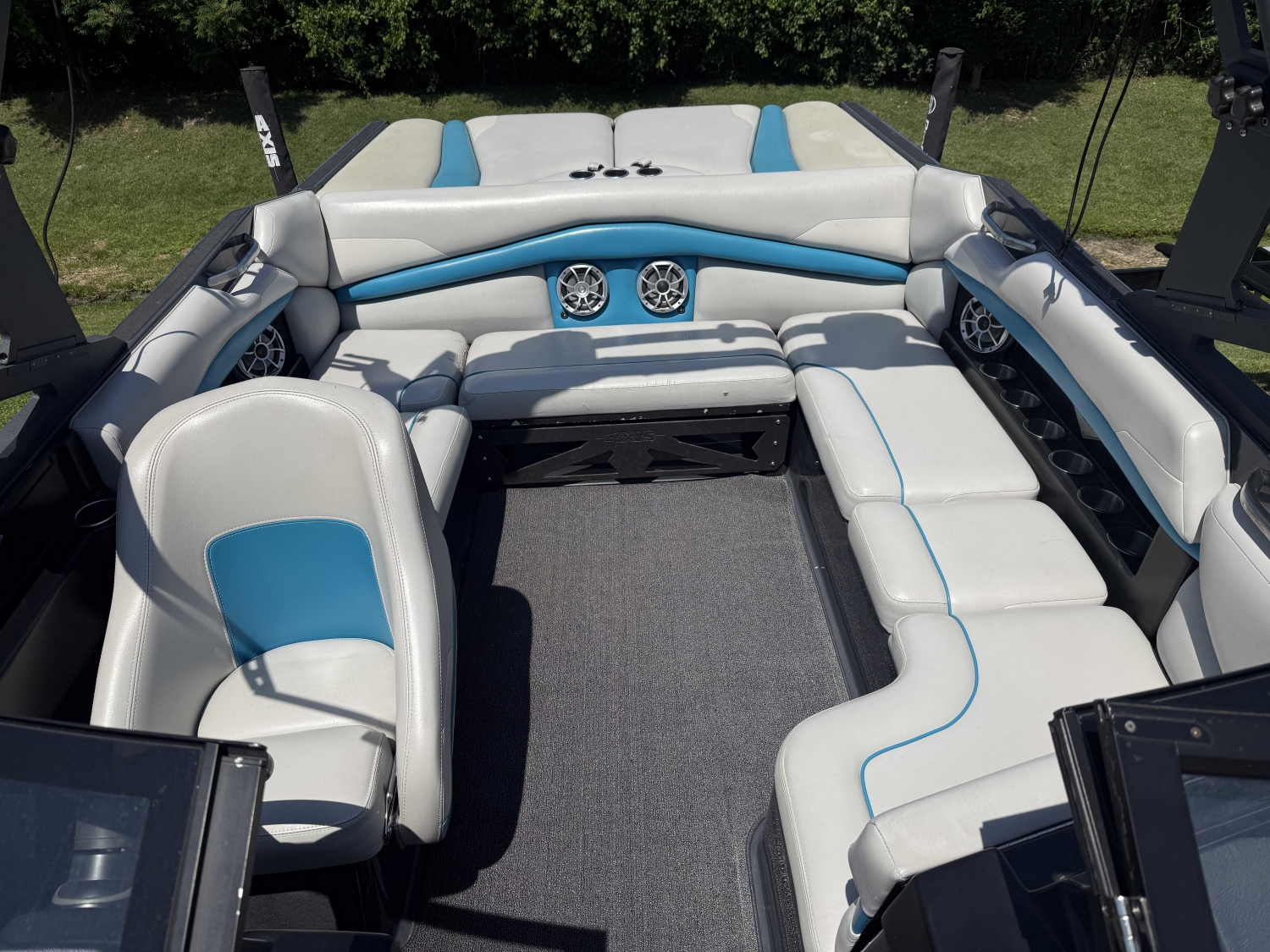 2016 Axis A22