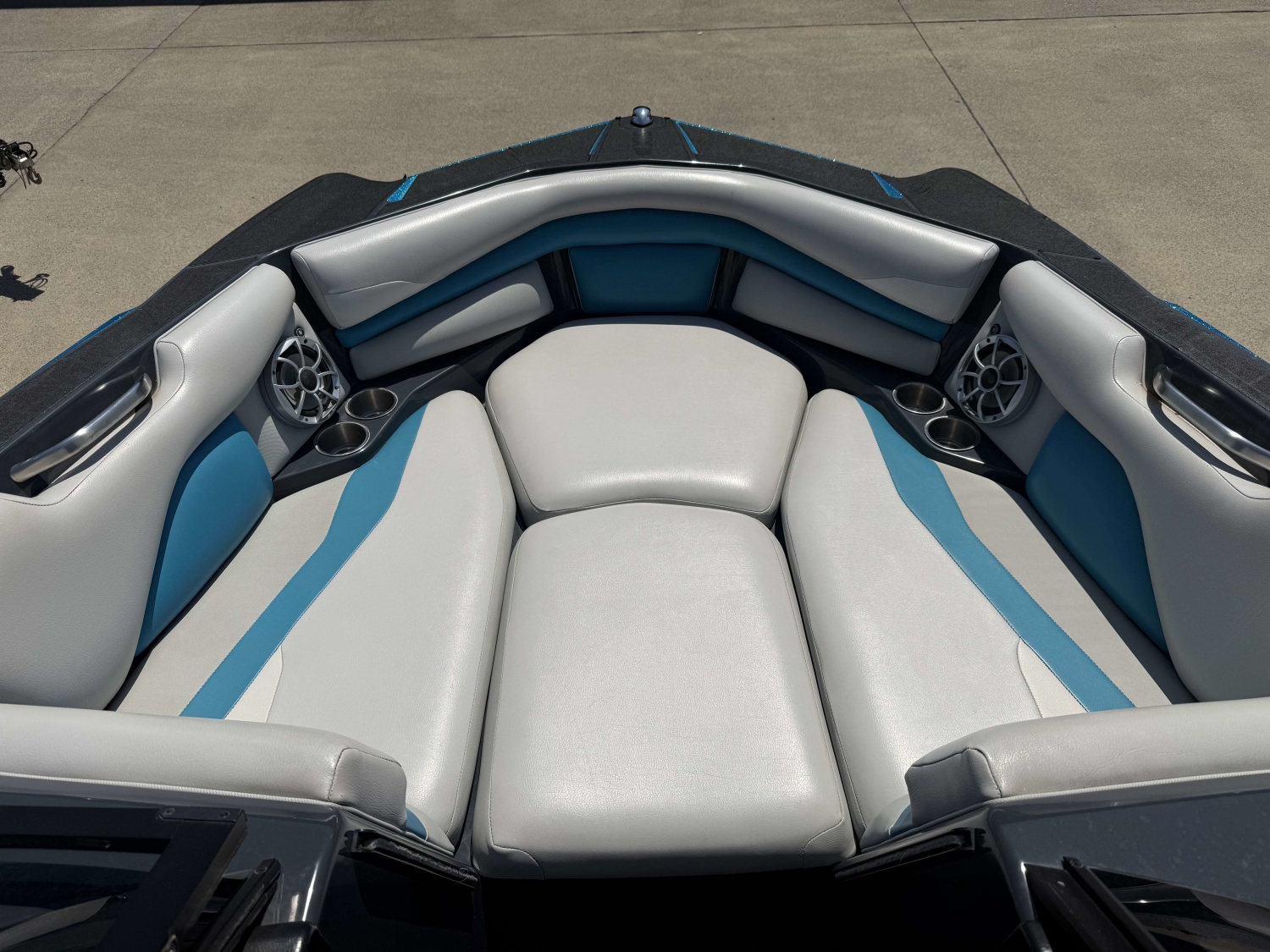 2016 Axis A22
