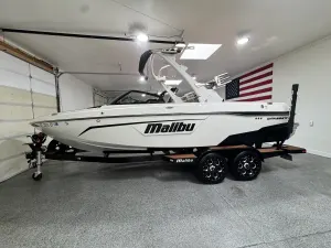 2023-malibu-wakesetter-23-lsv-138144-image0.webp