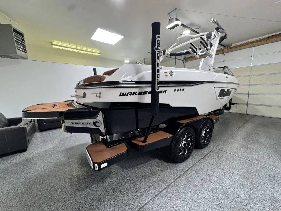 2023-malibu-wakesetter-23-lsv-138144-image3.webp