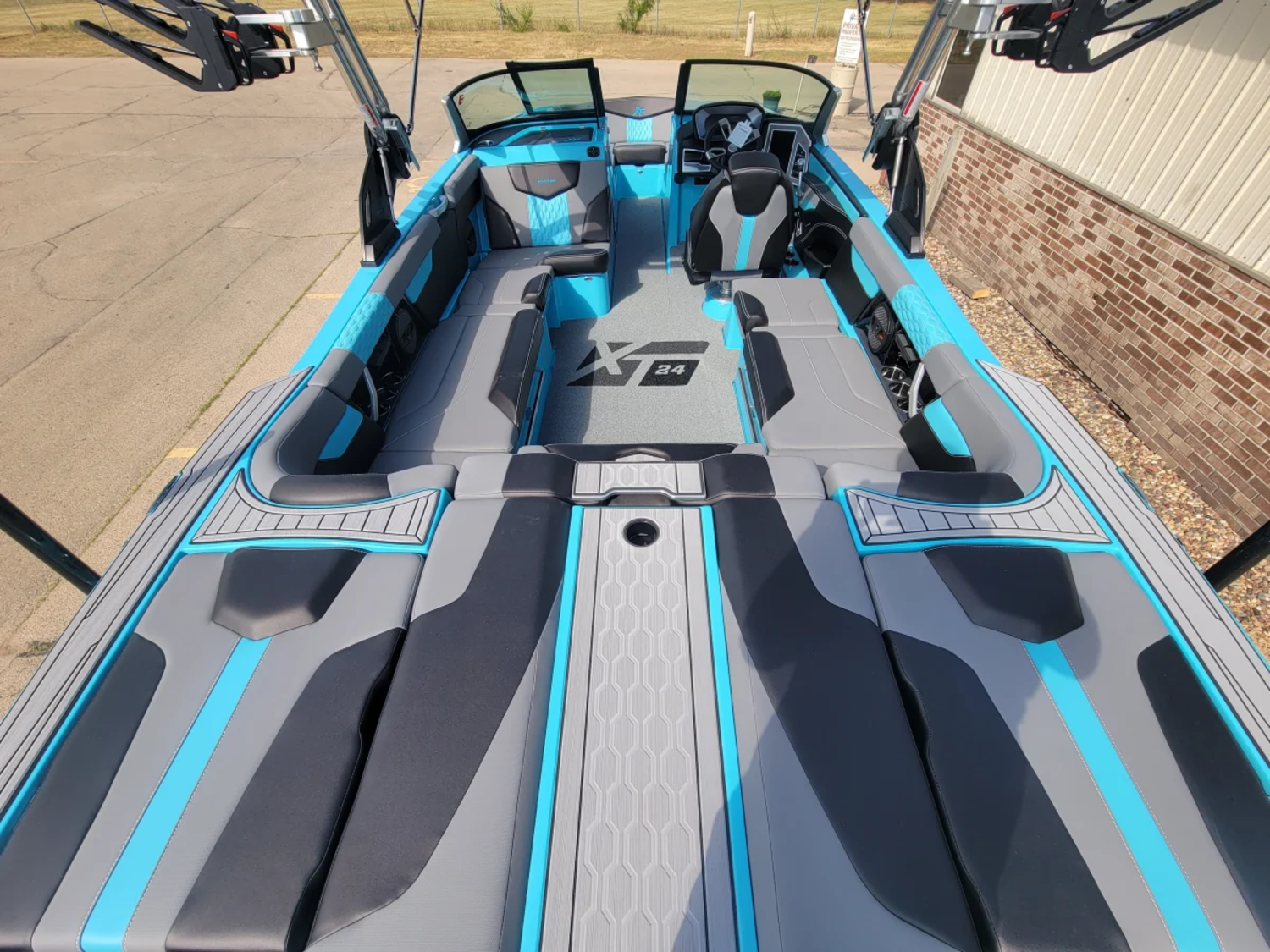 2023 Mastercraft XT24