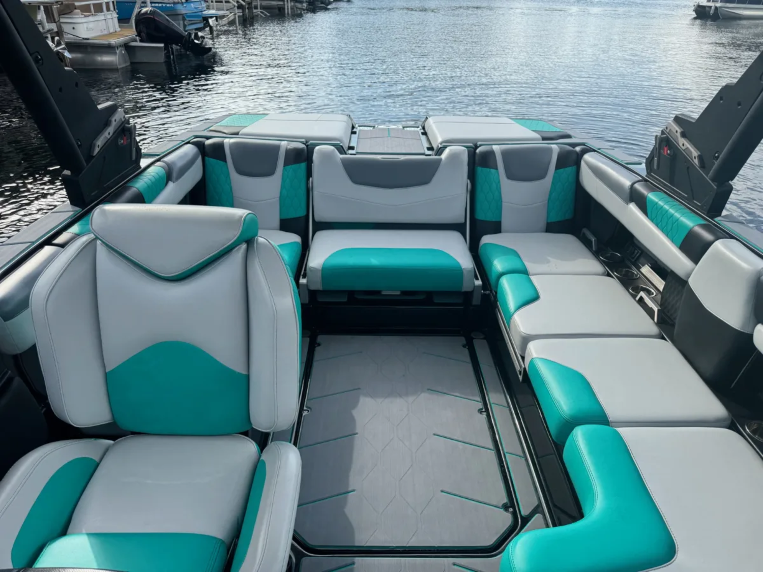 2021 Malibu Boats M220