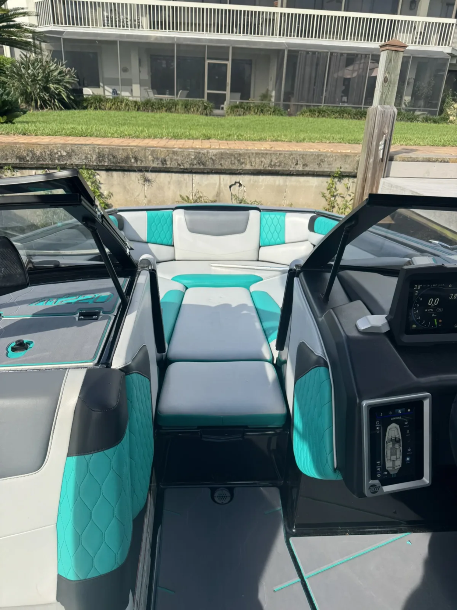 2021 Malibu Boats M220